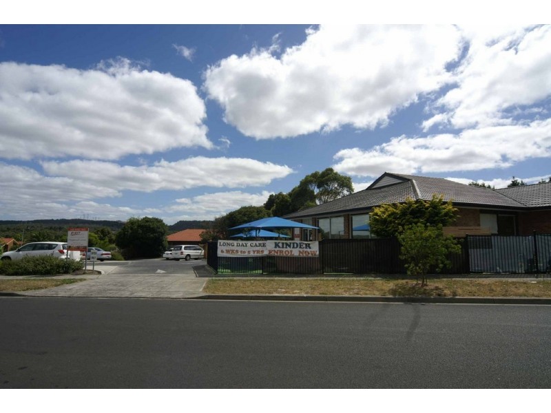 6 Heywood Grove, Endeavour Hills VIC 3802