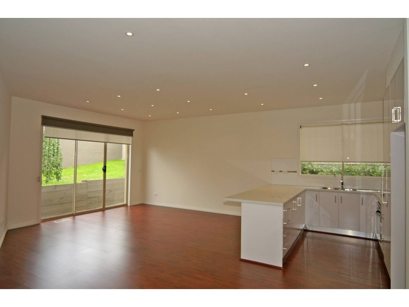 38 John Hunter Drive, Endeavour Hills VIC 3802