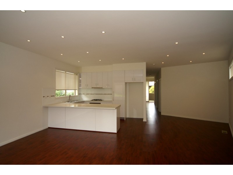38 John Hunter Drive, Endeavour Hills VIC 3802