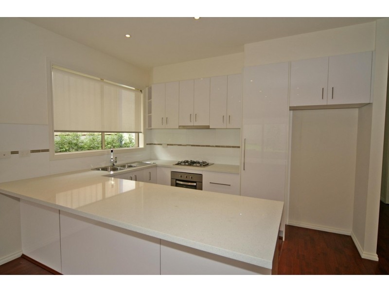 38 John Hunter Drive, Endeavour Hills VIC 3802