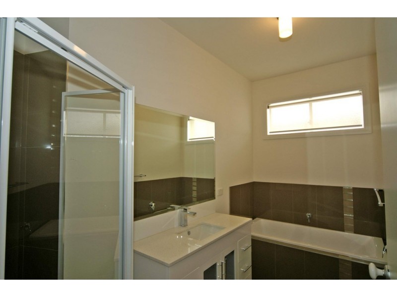 38 John Hunter Drive, Endeavour Hills VIC 3802