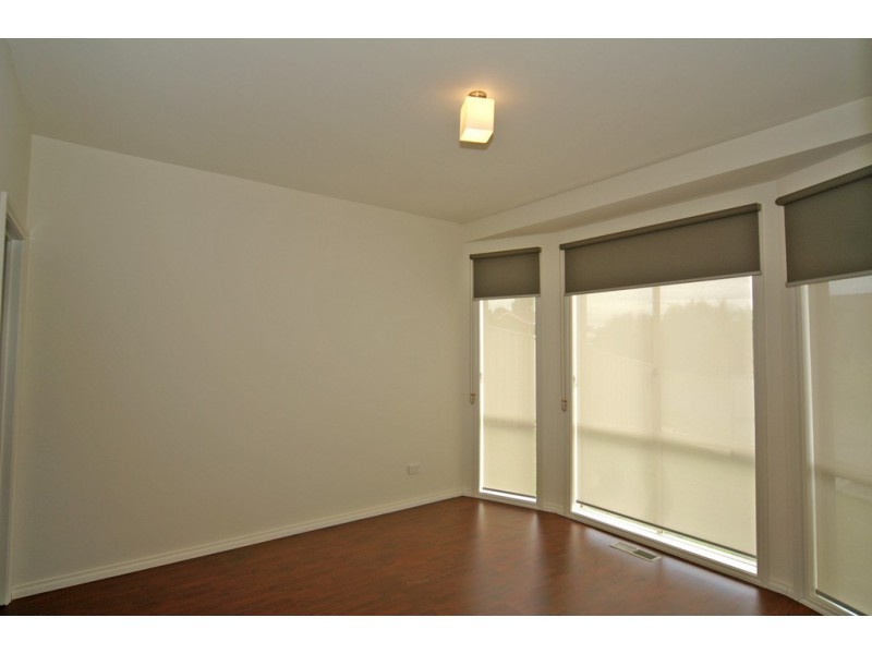 38 John Hunter Drive, Endeavour Hills VIC 3802