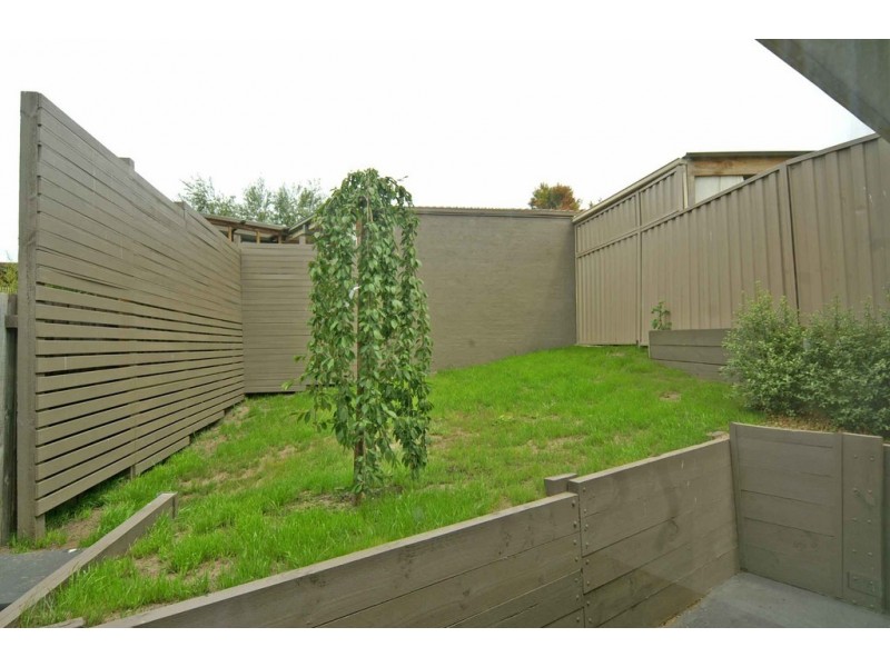 38 John Hunter Drive, Endeavour Hills VIC 3802