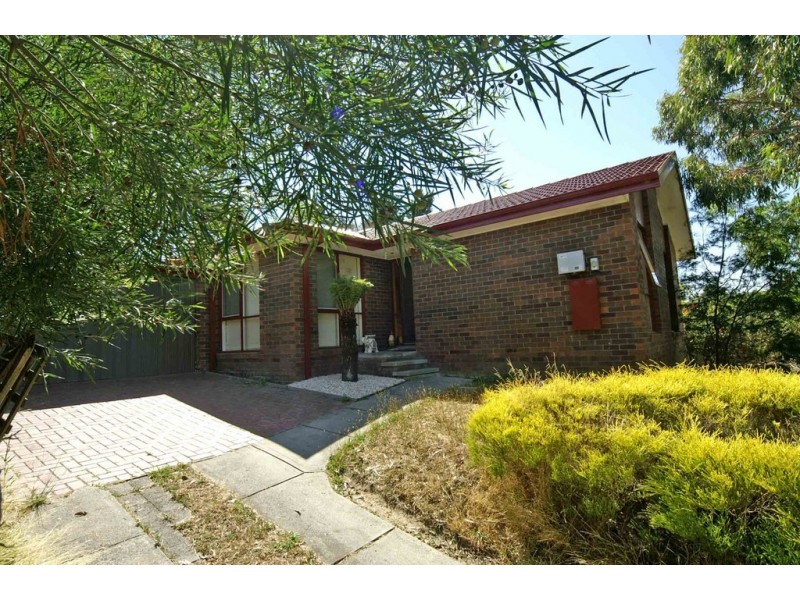 11 Singleton Drive, Endeavour Hills VIC 3802