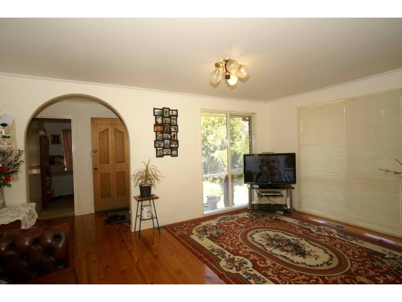 11 Singleton Drive, Endeavour Hills VIC 3802