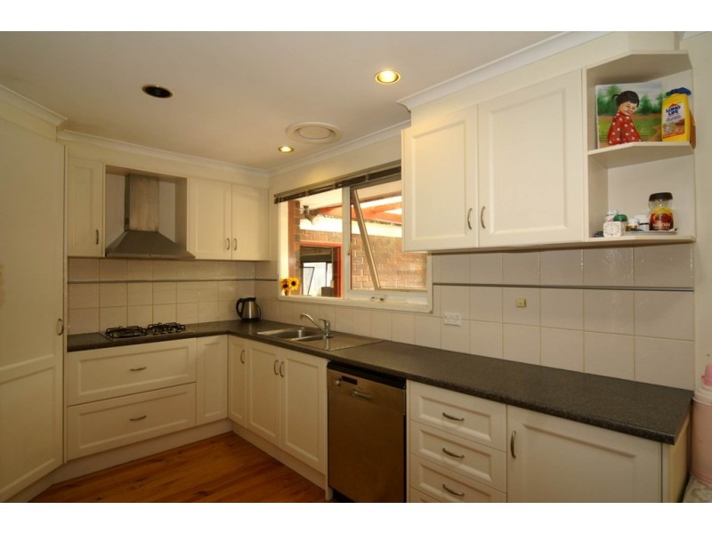 11 Singleton Drive, Endeavour Hills VIC 3802