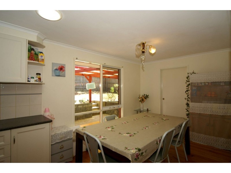 11 Singleton Drive, Endeavour Hills VIC 3802