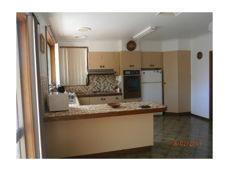 6 GRAY CLOSE, Endeavour Hills VIC 3802