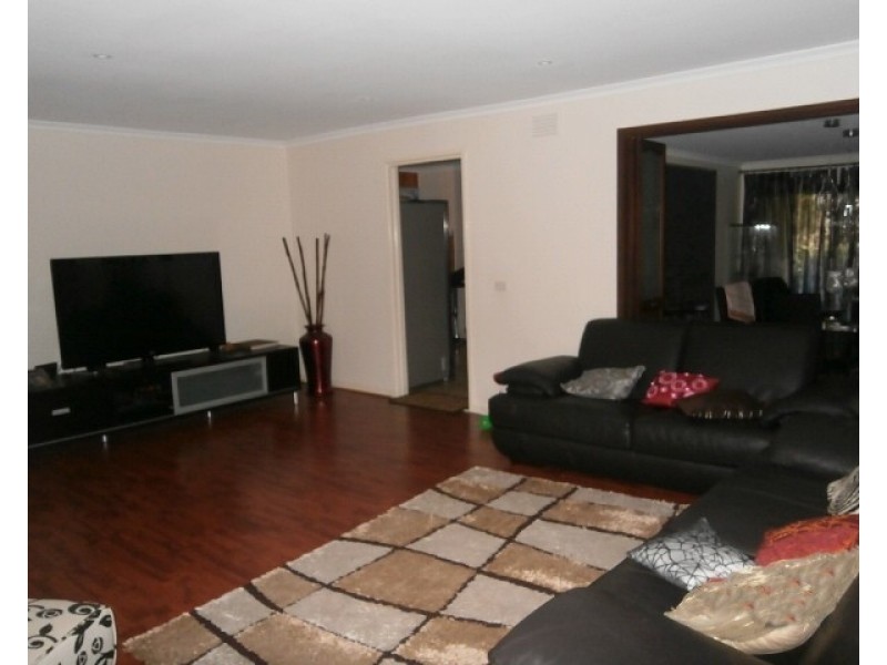 15 Dozey Place, Endeavour Hills VIC 3802