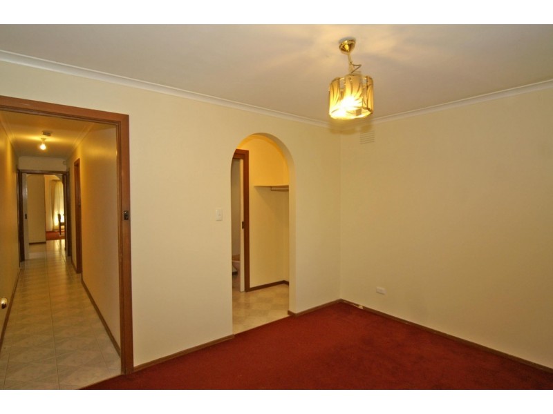 79 Sydney Parkinson Avenue, Endeavour Hills VIC 3802