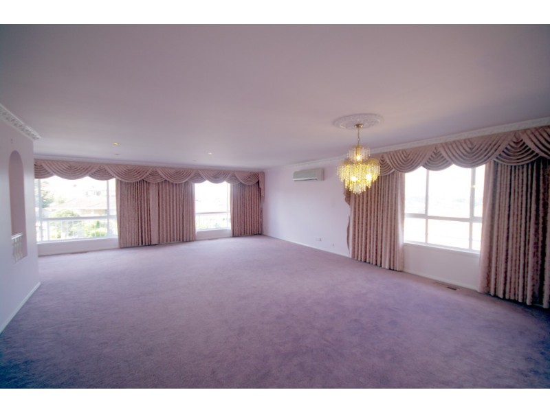 36 David Collins Drive, Endeavour Hills VIC 3802