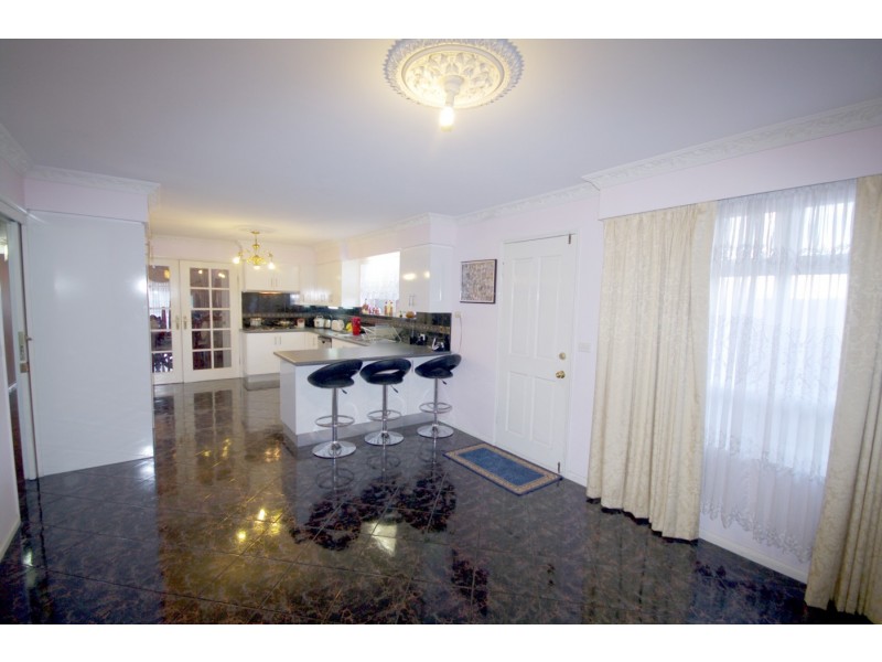 36 David Collins Drive, Endeavour Hills VIC 3802