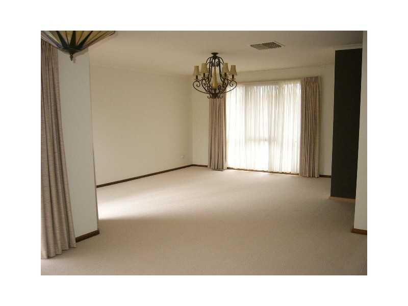 7 DENTON DRIVE, Endeavour Hills VIC 3802