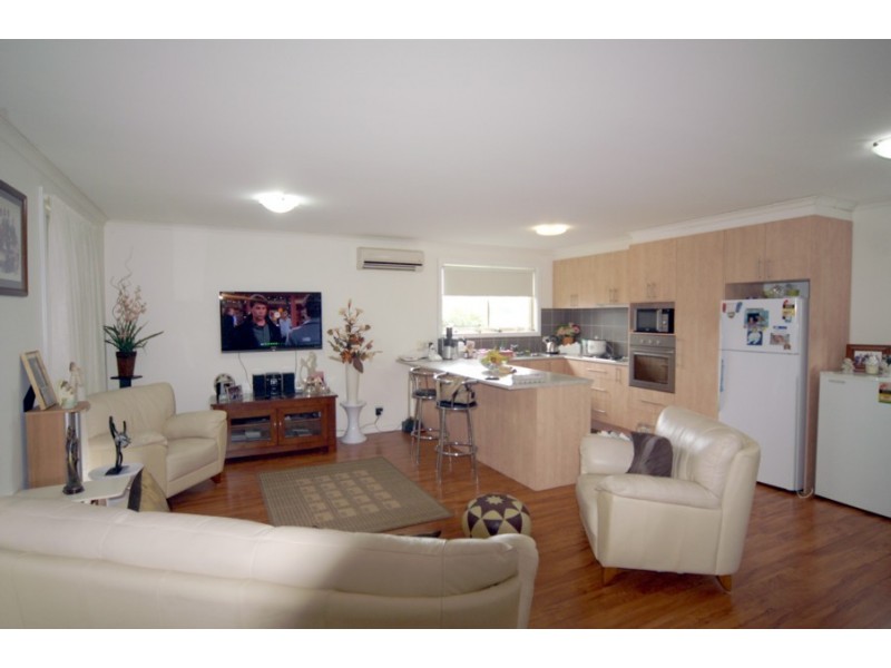 63 Amber Crescent, Narre Warren VIC 3805