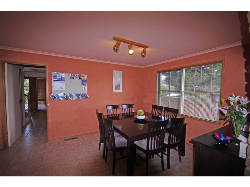 1 Earls Court, Endeavour Hills VIC 3802