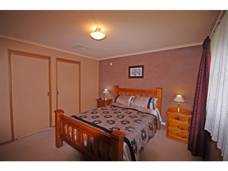 1 Earls Court, Endeavour Hills VIC 3802