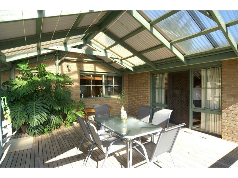 1 Earls Court, Endeavour Hills VIC 3802