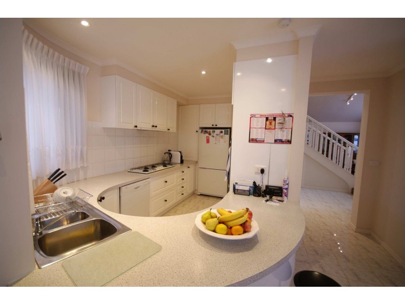 54 Lawson Way, Endeavour Hills VIC 3802
