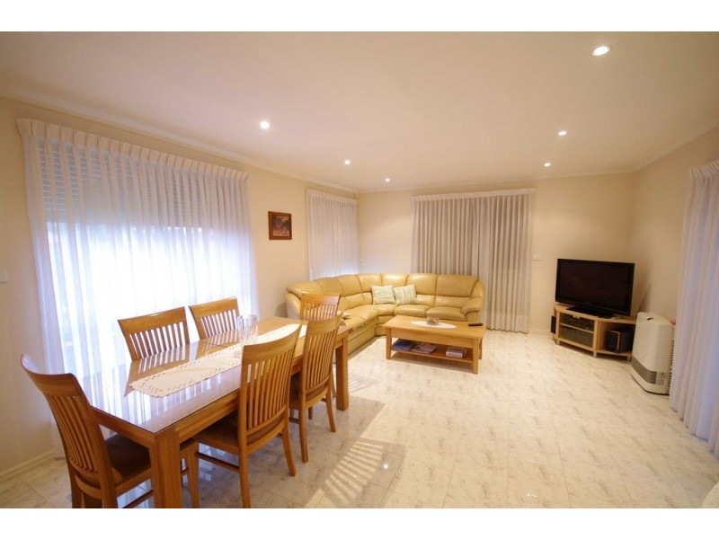 54 Lawson Way, Endeavour Hills VIC 3802