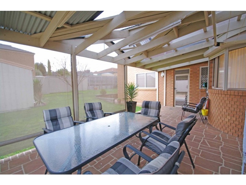 54 Lawson Way, Endeavour Hills VIC 3802