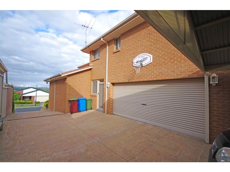 54 Lawson Way, Endeavour Hills VIC 3802