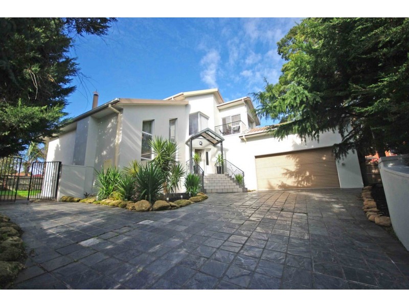 26 Huxley Crescent, Endeavour Hills VIC 3802