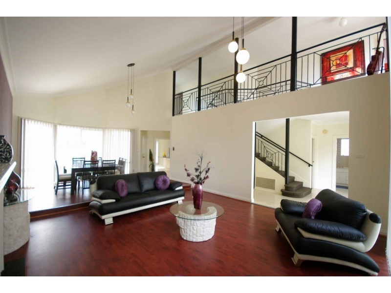 26 Huxley Crescent, Endeavour Hills VIC 3802