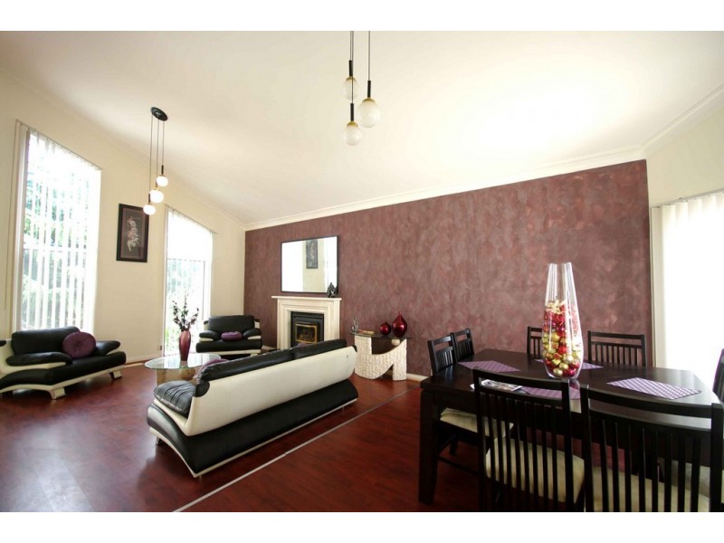 26 Huxley Crescent, Endeavour Hills VIC 3802