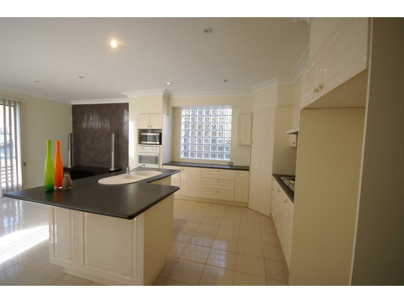 26 Huxley Crescent, Endeavour Hills VIC 3802