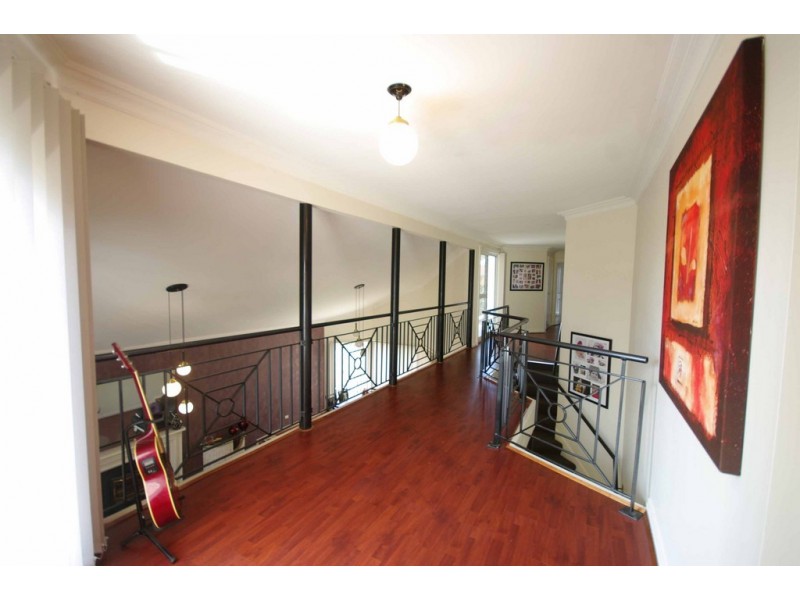 26 Huxley Crescent, Endeavour Hills VIC 3802