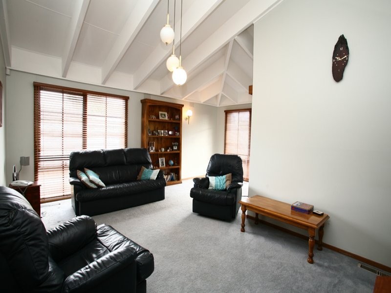 5 AXEDALE CRESCENT, Endeavour Hills VIC 3802