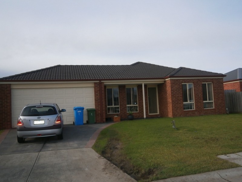 10 FENTON PLACE, Narre Warren South VIC 3805
