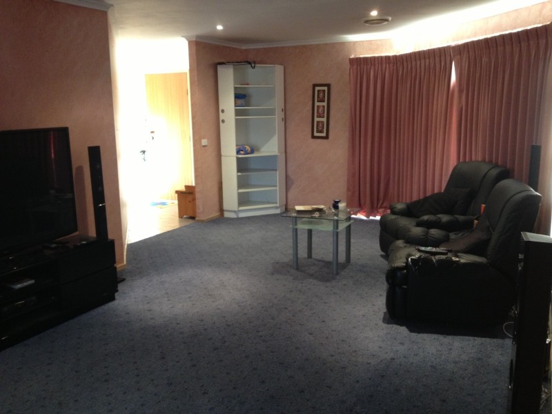 37 KINGSTON AVENUE, Pakenham VIC 3810