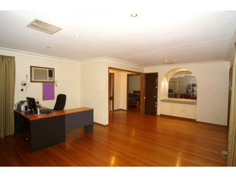 29 Isaac Smith Crescent, Endeavour Hills VIC 3802