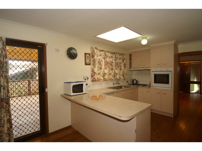 29 Isaac Smith Crescent, Endeavour Hills VIC 3802