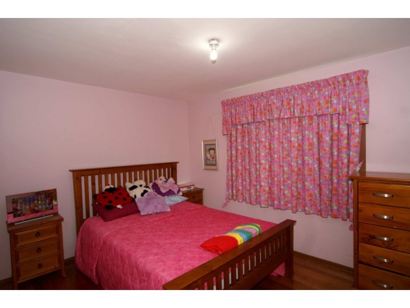 29 Isaac Smith Crescent, Endeavour Hills VIC 3802