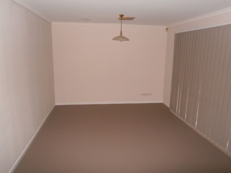 24 TEMBY CLOSE, Endeavour Hills VIC 3802