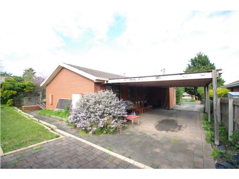 27 Arthur Phillip Drive, Endeavour Hills VIC 3802