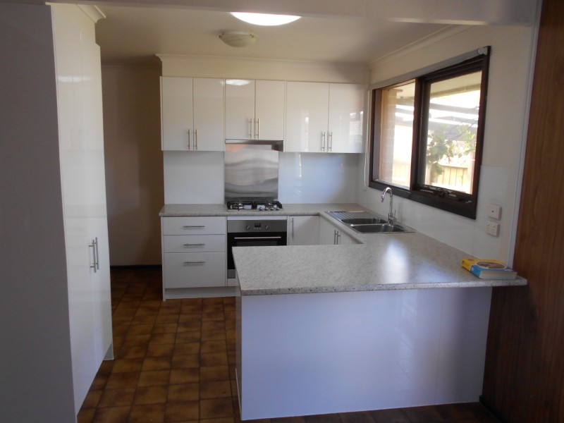 18 CALROSSIE CLOSE, Endeavour Hills VIC 3802