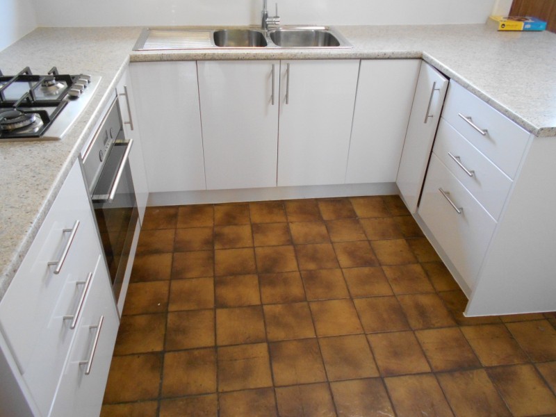 18 CALROSSIE CLOSE, Endeavour Hills VIC 3802