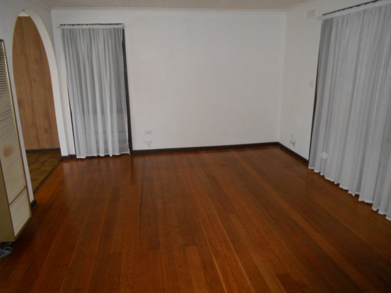 18 CALROSSIE CLOSE, Endeavour Hills VIC 3802