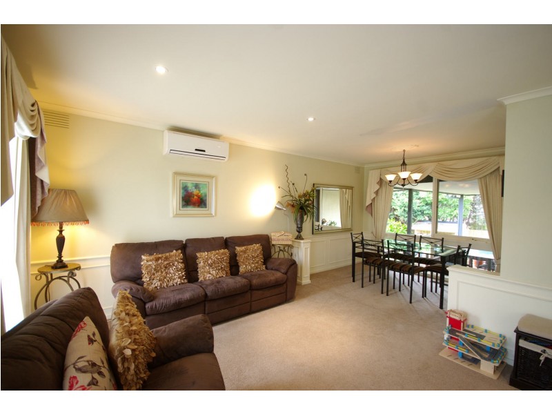 18 Clifton Way, Endeavour Hills VIC 3802