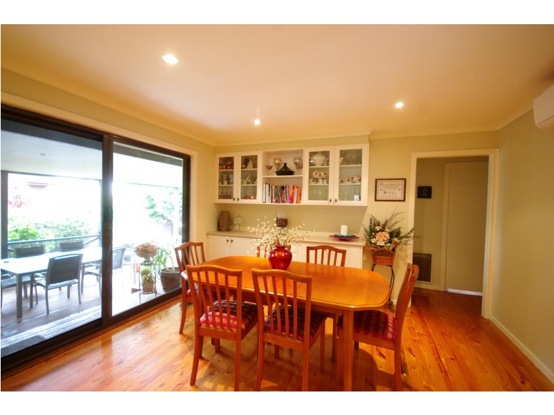 18 Clifton Way, Endeavour Hills VIC 3802