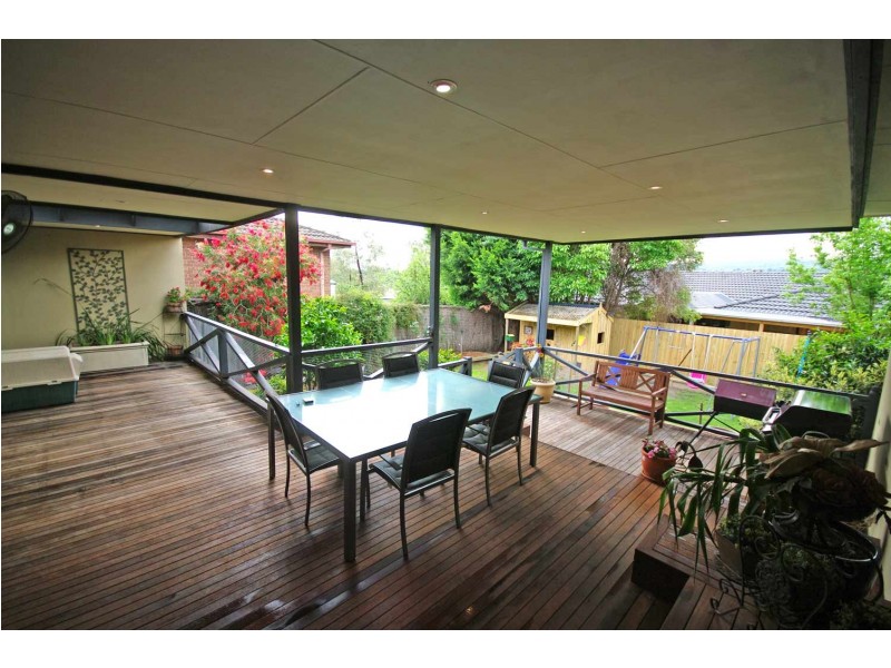 18 Clifton Way, Endeavour Hills VIC 3802