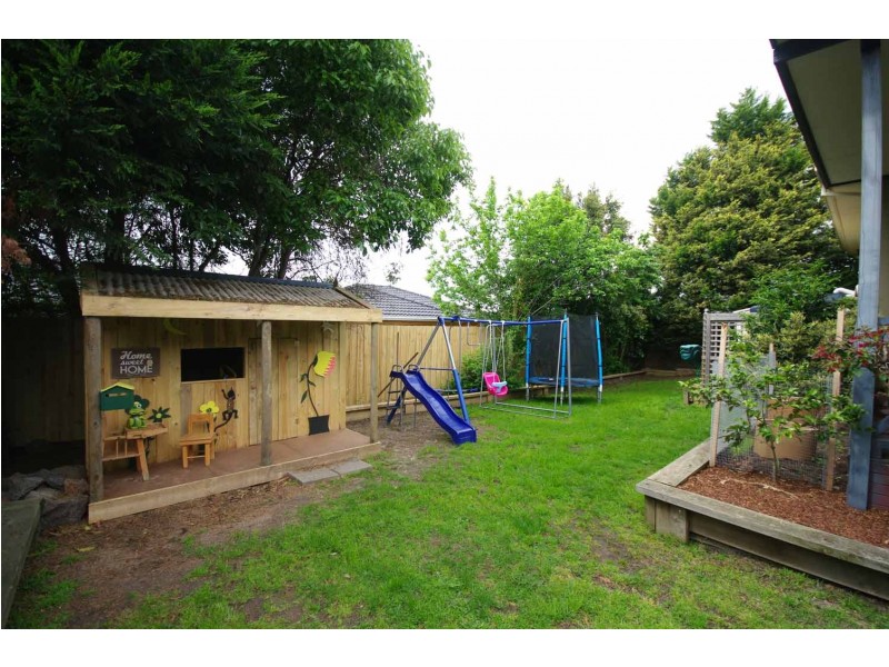 18 Clifton Way, Endeavour Hills VIC 3802