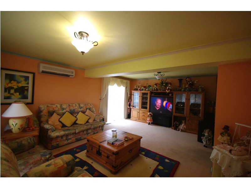 17 Cunningham Drive, Endeavour Hills VIC 3802