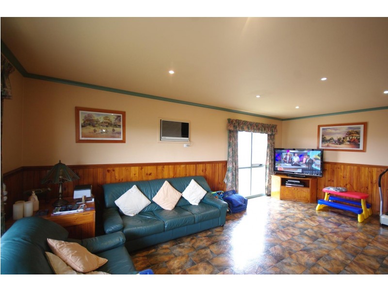 17 Cunningham Drive, Endeavour Hills VIC 3802