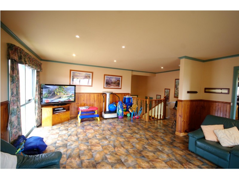 17 Cunningham Drive, Endeavour Hills VIC 3802