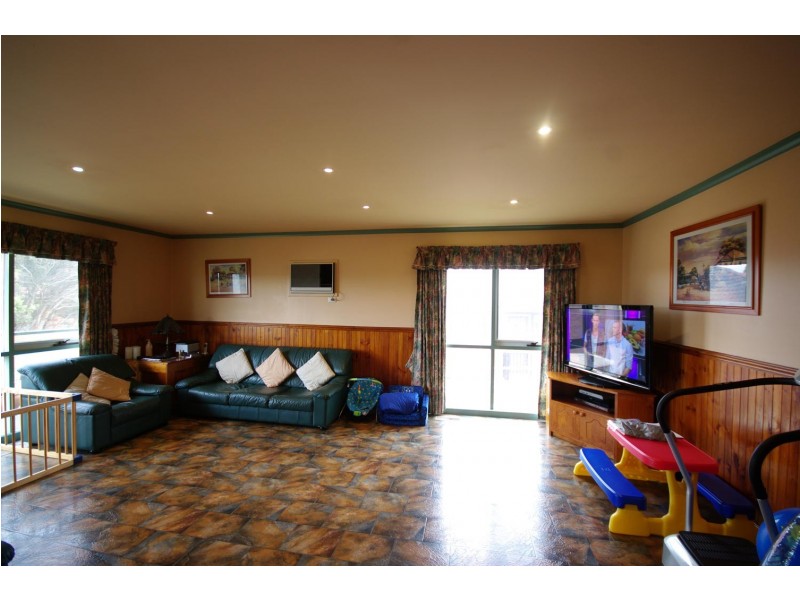 17 Cunningham Drive, Endeavour Hills VIC 3802