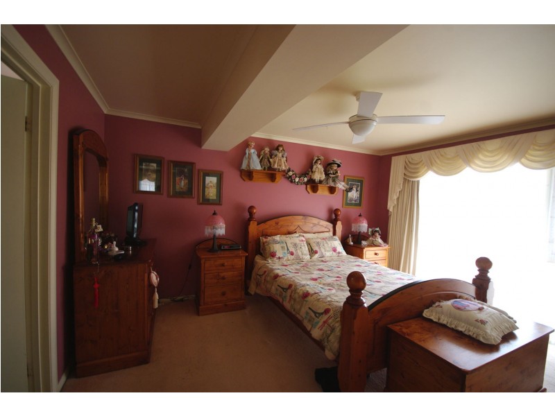 17 Cunningham Drive, Endeavour Hills VIC 3802